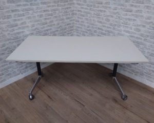 Folding Meeting Table | FIL Furniture