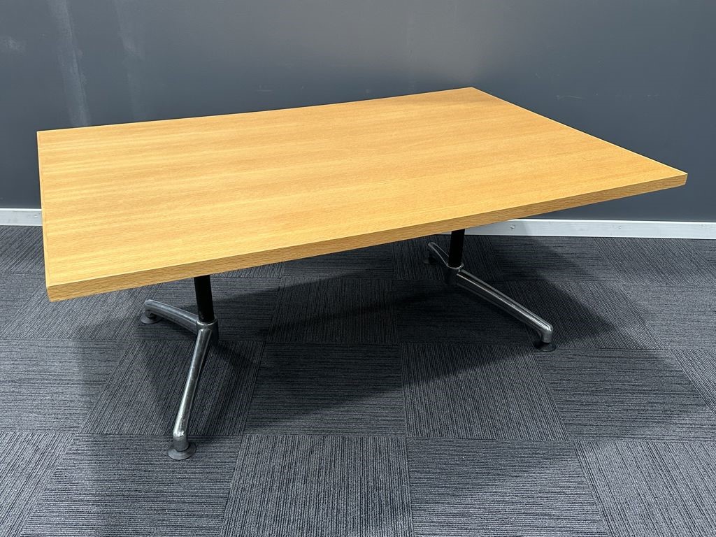 Meeting Table | FIL Furniture