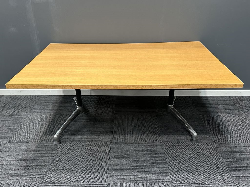 Meeting Table | FIL Furniture