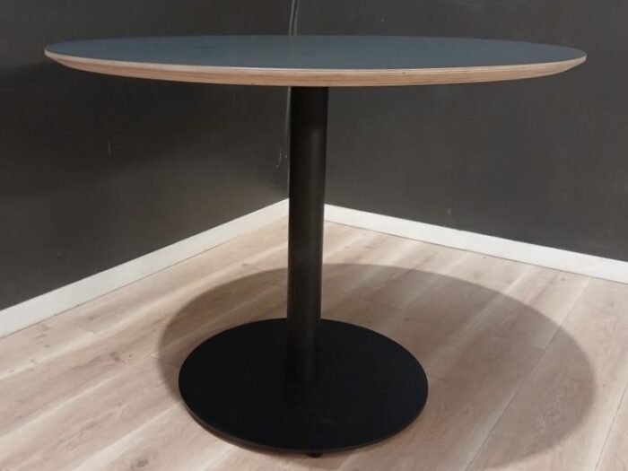 Meeting Table | FIL Furniture