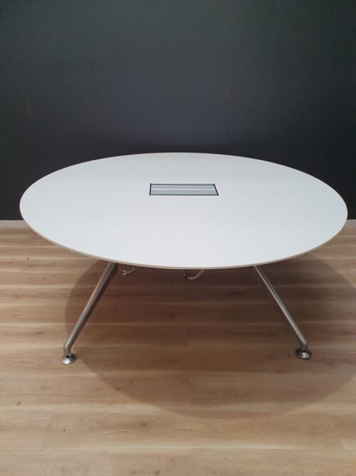 Meeting Table | FIL Furniture