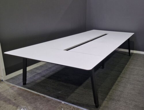 4-Person Desk | FIL Furniture