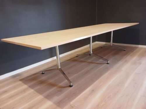 Meeting Table | FIL Furniture