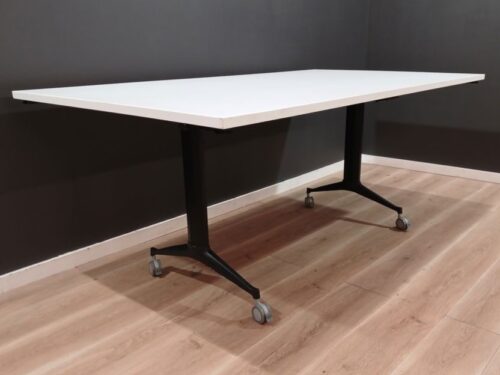 Flip Table | FIL Furniture